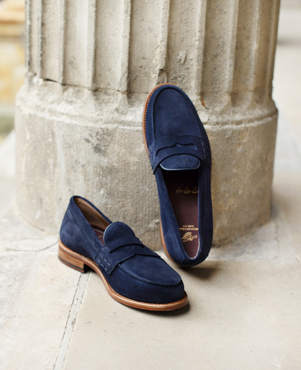 Der Wien Plain V in Navy für Herren – Heinrich Dinkelacker Der Wien Plain V in Navy für Herren – Heinrich Dinkelacker